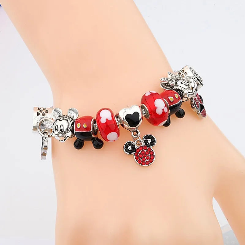 Pulsera de dijes con cuentas personalizadas y lindas